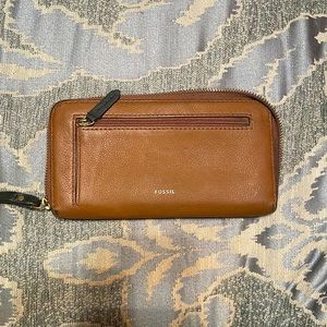 Fossil hand held wallet